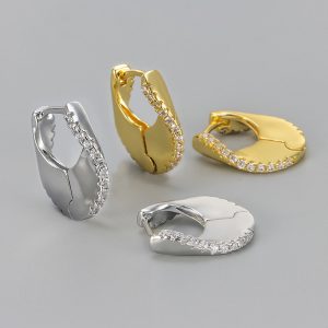 Irregular earrings with diamonds on both sides and unique design
