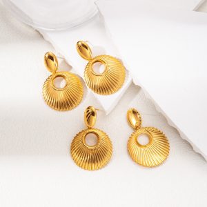 Hot-selling titanium steel earrings, versatile and creative shell pattern earrings