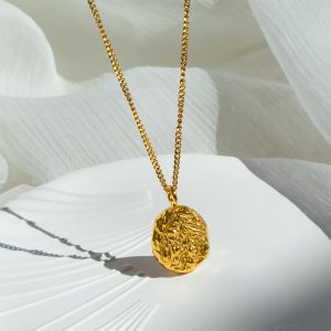 Gold embossed pattern necklace for women,titanium steel plated 18K color-preserving irregular round plate clavicle chain