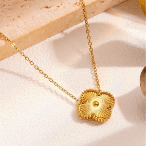 Popular car pattern four-leaf clover titanium steel necklace