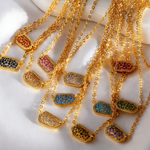 Gold Oval Pendant Necklace